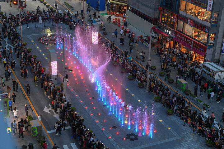 [부산=뉴시스] 해운대구 구남로 고운바다길 분수 (사진=부산 해운대구 제공) 2025.05.02. photo@newsis.com *재판매 및 DB 금지