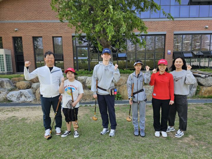 [산청=뉴시스] 산엔청복지관 장애인 파크골프 교실 (사진=산청군 제공) 2025. 05. 02. photo@newsis.com *재판매 및 DB 금지