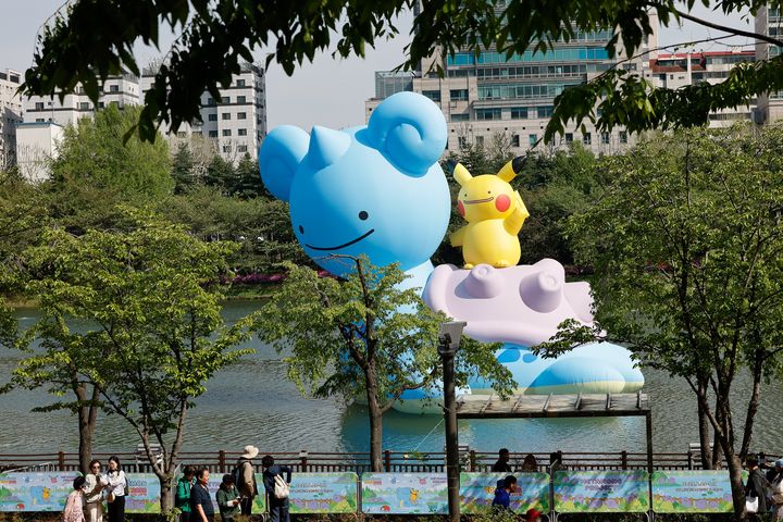 [서울=뉴시스] 석촌호수에서 진행 중인 아트벌룬전시. 2025.05.02 (사진 제공=송파구청) photo@newsis.com *재판매 및 DB 금지