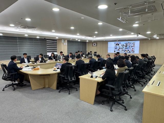 [천안=뉴시스] 김석필 천안시장 권한대행 주재 비상 간부회의 (사진=천안시 제공) 2025.5.2 photo@newsis.com *재판매 및 DB 금지