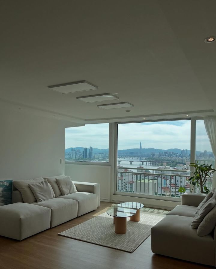 [서울=뉴시스] 이주빈이 올린 집 전경. (사진=인스타그램 캡처) 2025.05.02. photo@newsis.com *재판매 및 DB 금지