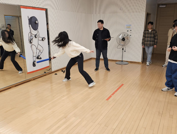 [서울=뉴시스] 시설 담당자 등을 대상으로 모셥탭 교육(디지털펜싱). 2025.05.02. (사진=강남구 제공) *재판매 및 DB 금지