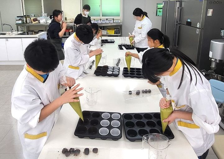 [대구=뉴시스] 대구 동부교육지원청은 특수교육대상 학생들의 진로교육 강화를 위한 실습 중심 직업교육 프로그램 'JOB.부.심.'을 확대 운영한다. (사진 = 대구시교육청 제공) 2025.05.02. photo@newsis.com *재판매 및 DB 금지