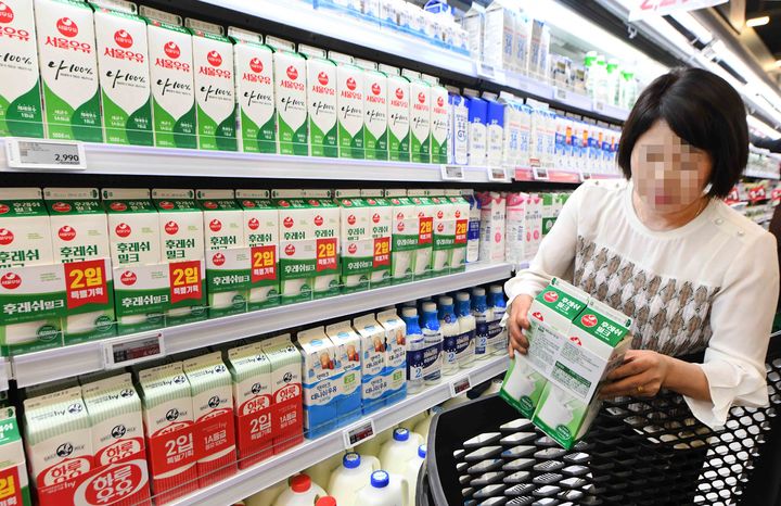 [서울=뉴시스] 홈플러스가 지난 3월20일부로 일시 중단됐던 서울우유 납품이 재개됐다고 2일 밝혔다. (사진=홈플러스 제공) *재판매 및 DB 금지