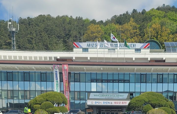 [홍천=뉴시스] 2일 홍천군(군수 신영재)은 당초예산 7943억 원보다 814억원 증가한 총 8757억원 규모의 2025년도 제1회 추가경정예산안을 지난 25일 홍천군의회에 제출했다고 밝혔다. 홍천군 제공.&nbsp; *재판매 및 DB 금지