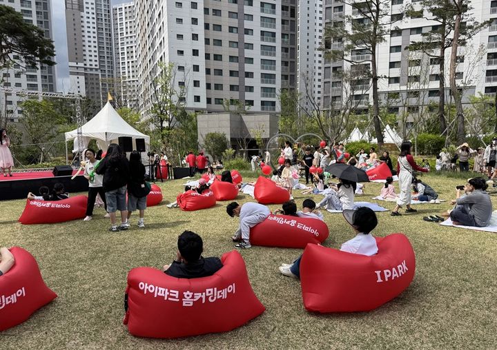 대전아이파크시티에 입주민들이 홈커밍데이 행사에 참여한 모습. (사진=HDC현대산업개발 제공) *재판매 및 DB 금지