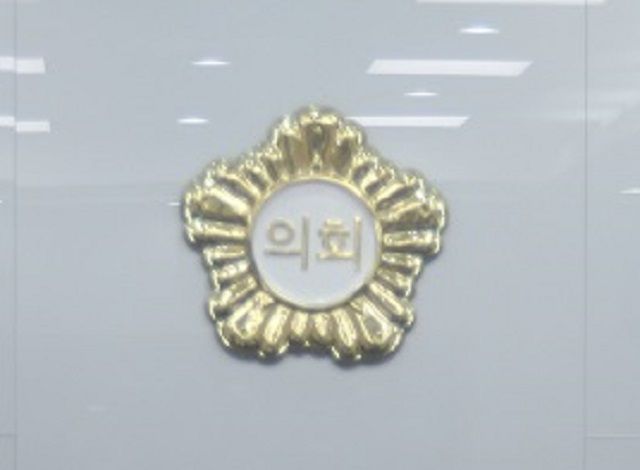 [홍천=뉴시스] 2일 홍천군의회(의장 박영록, 부의장 최이경)는 이날 오전 홍천군의회 특별위원회 회의실에서 제359회 홍천군의회 임시회 제2차 예산결산특별위원회를 열dj 행정과, 민원과, 교육체육과, 세무회계과, 복지과, 경제진흥과, 관광문화과, 산림과 소관 2025년도 제1회 추가경정 일반 및 특별회계 세출 예산안을 심사했다 고 밝혔다. 홍천군의회 제공. *재판매 및 DB 금지