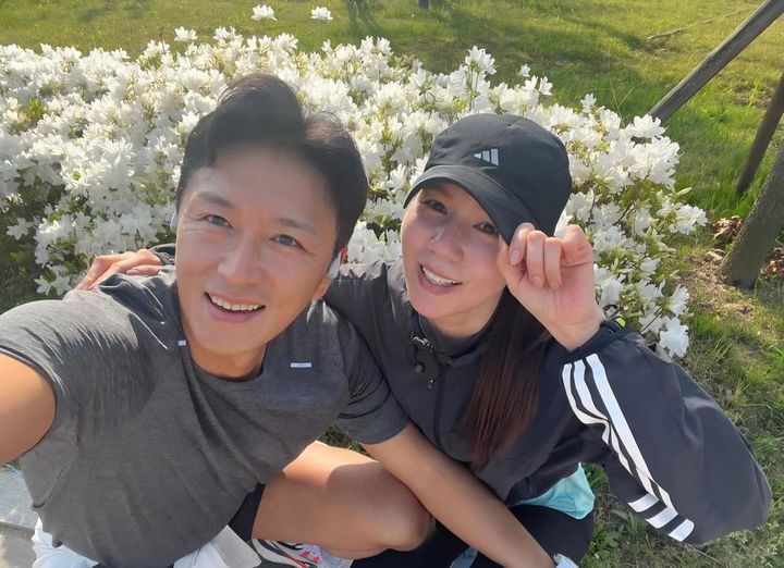 [서울=뉴시스] 왼쪽부터 진태현, 박시은. (사진=진태현 인스타그램 캡처) 2025.05.02. photo@newsis.com *재판매 및 DB 금지