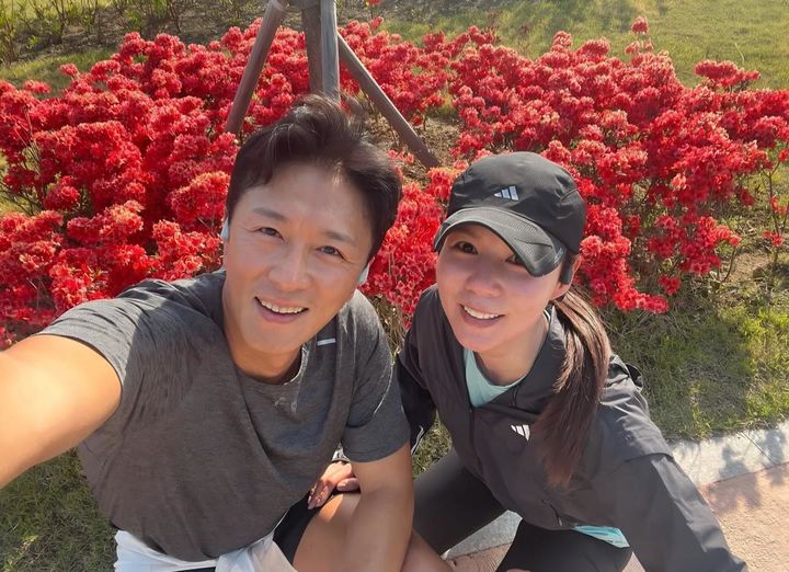 [서울=뉴시스] 왼쪽부터 진태현, 박시은. (사진=진태현 인스타그램 캡처) 2025.05.02. photo@newsis.com *재판매 및 DB 금지