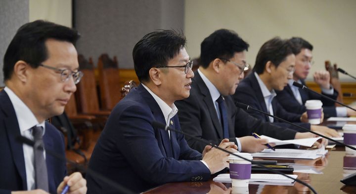 [서울=뉴시스] 사진은 김범석 부총리 겸 기획재정부 장관 직무대행이 2일 오전 서울 중구 은행회관에서 '거시경제·금융현안 간담회'를 주재하고 있는 모습. (사진=기획재정부 제공) 2025.05.02. photo@newsis.com *재판매 및 DB 금지