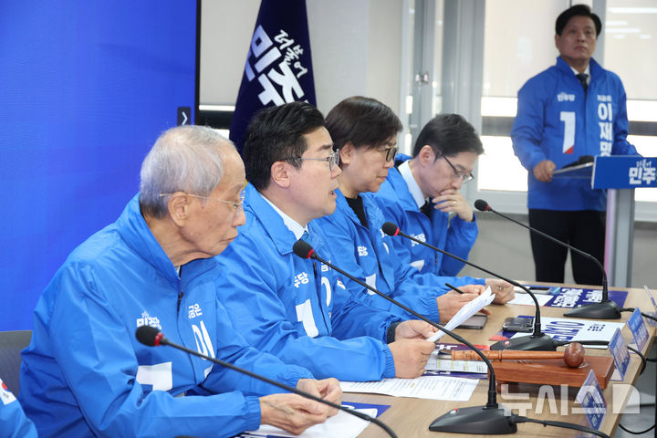 [서울=뉴시스] 조성봉 기자 = 박찬대 더불어민주당 상임 총괄선대위원장이 2일 오전 서울 여의도 중앙당사에서 열린 중앙선거대책위원회의에서 발언을 하고 있다. 2025.05.02. suncho21@newsis.com