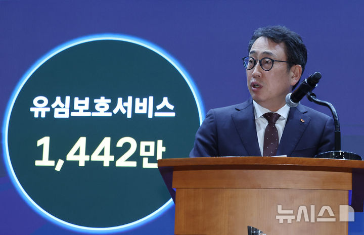 [서울=뉴시스] 조수정 기자 = 유영상 SK텔레콤 사장이 2일 오전 서울 중구 SK텔레콤 T타워에서 유심 해킹 사이버 침해 관련 언론설명회를 하고 있다. 2025.05.02. chocrystal@newsis.com