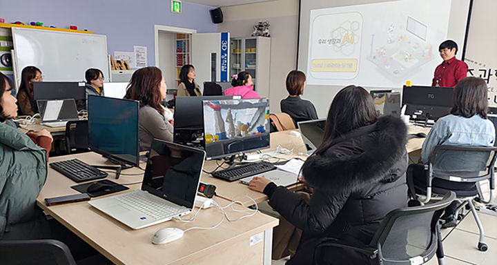 [광주=뉴시스] 국립광주과학관 '주말 학부모 과학실험 교실' 운영. (사진=국립광주과학관 제공). photo@newsis.com *재판매 및 DB 금지