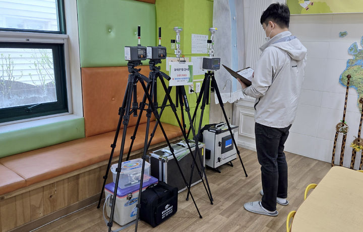 [광주=뉴시스] 광주시보건환경연구, 소규모 사회복지시설 생활환경 검사. (안내문. (사진=광주시청 제공). photo@newsis.com *재판매 및 DB 금지