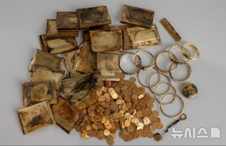 [서울=뉴시스] 체코에서 등산을 하던 여행객들이 우연히 약 5억원 상당의 유물을 발견한 사실이 알려져 화제를 모으고 있다. (사진=동보헤미아 크라로베 박물관)