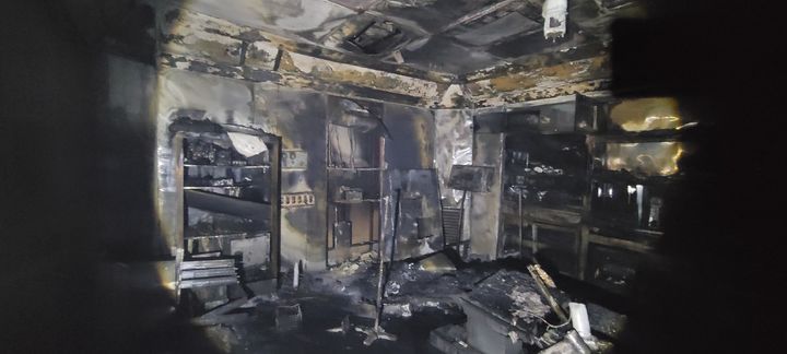 [양산=뉴시스] 4일 오전 5시5분께 경남 양산시 신기동의 한 병원에서 불이 나 49분만에 꺼졌다. (사진=경남소방본부 제공) 2025.05.04. photo@newsis.com *재판매 및 DB 금지