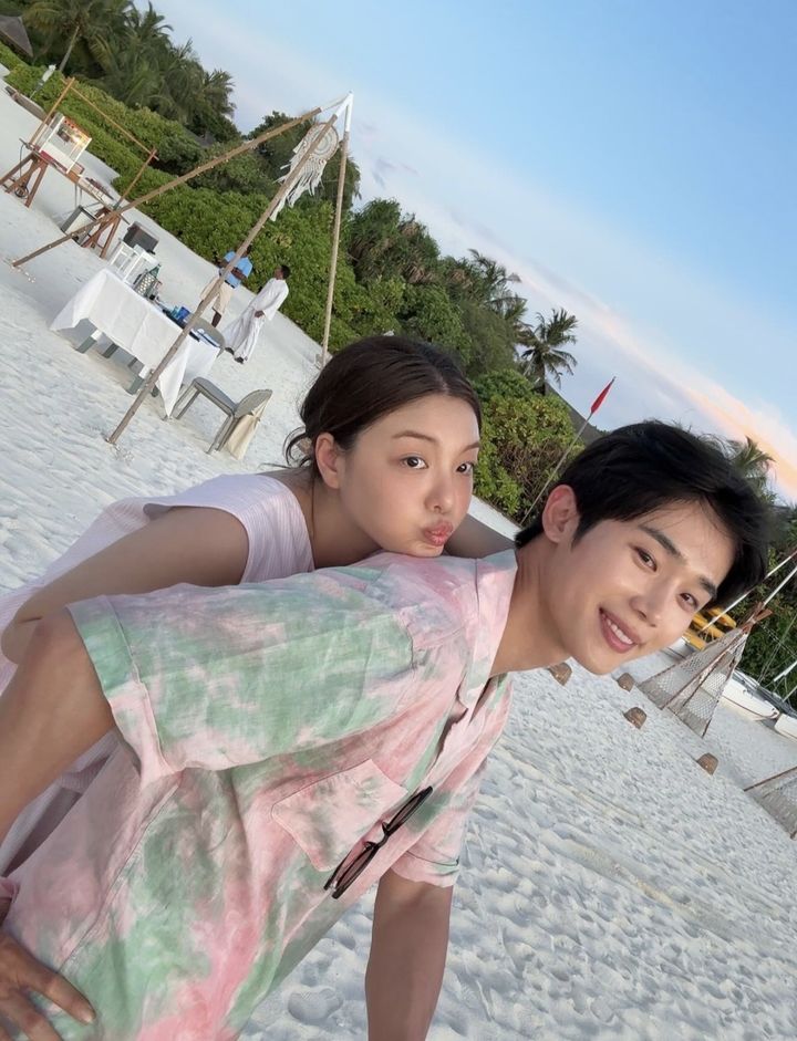 [서울=뉴시스] 에일리(왼쪽), 최시훈. (사진=에일리 인스타그램 캡처) 2025.05.04. photo@newsis.com *재판매 및 DB 금지