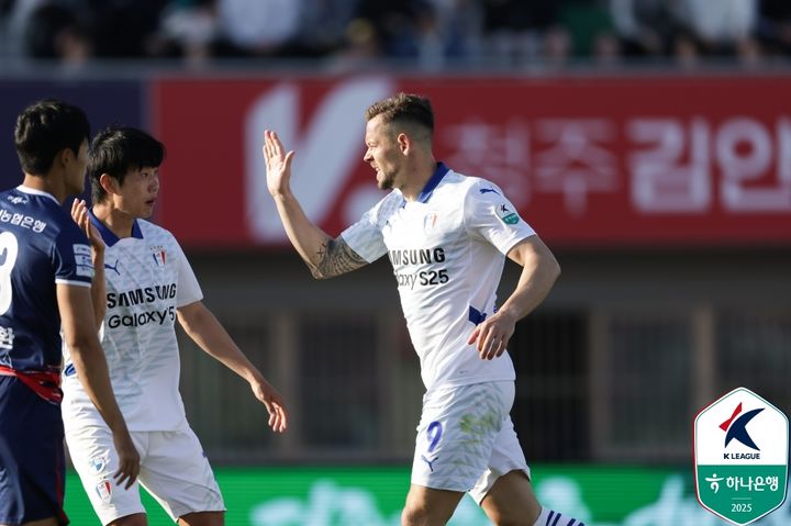 [서울=뉴시스] 프로축구 K리그2 수원삼성의 일류첸코. (사진=한국프로축구연맹 제공) *재판매 및 DB 금지