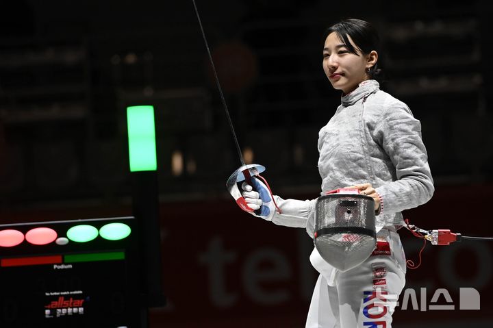 [서울=뉴시스] 펜싱 여자 사브르 김정미. (사진=FIE SNS 캡처) *재판매 및 DB 금지