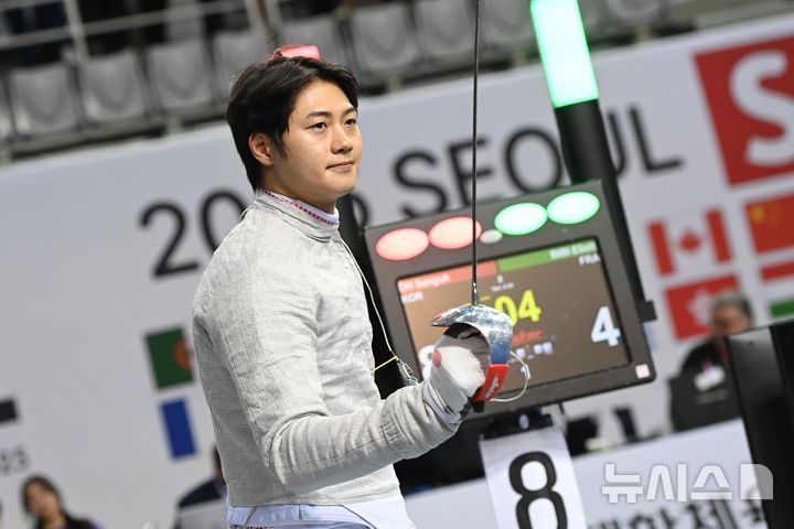 [서울=뉴시스] 펜싱 남자 사브르 오상욱. (사진=FIE SNS 캡처)&nbsp; *재판매 및 DB 금지