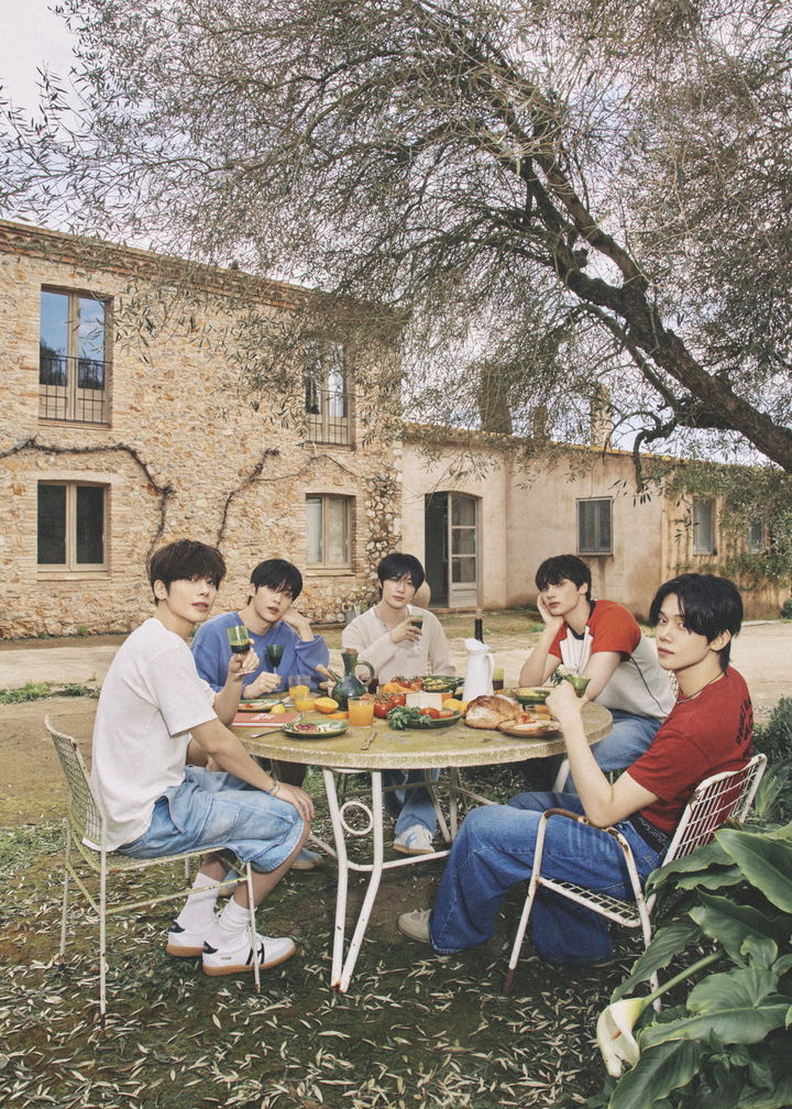 [서울=뉴시스] 그룹 '투모로우바이투게더'. (사진=빅히트뮤직 제공) 2025.05.04. photo@newsis.com *재판매 및 DB 금지