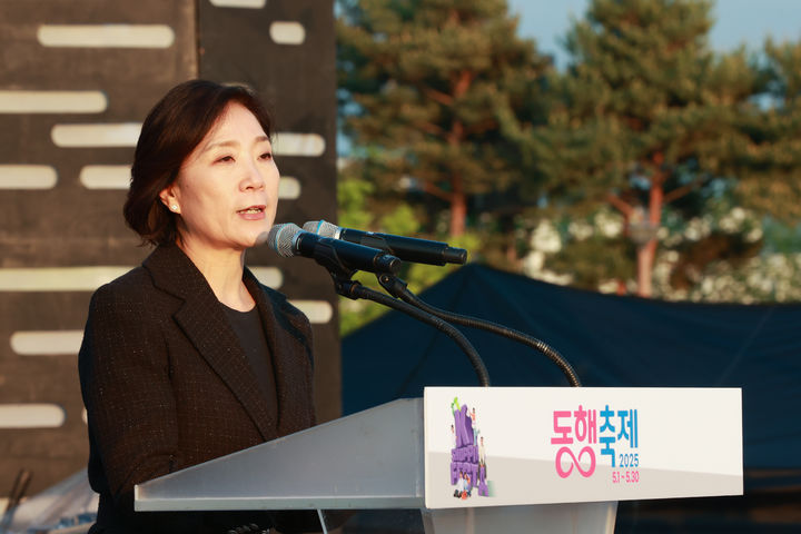 [서울=뉴시스] 최진석 기자 = 오영주 중소벤처기업부 장관이 지난 3일 세종 중앙공원에서 열린 동행축제 개막식에서 개회사를 하고 있다. (사진=중소벤처기업부 제공) 2025.05.08. photo@newsis.com *재판매 및 DB 금지