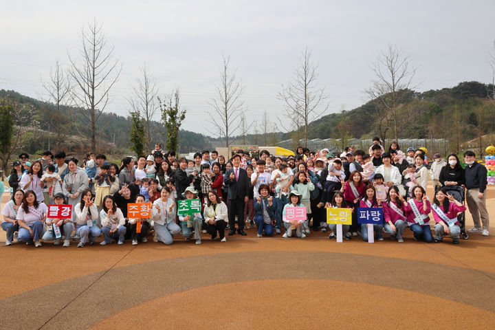 [진주=뉴시스]진주시, '두메실농업테마파크’ 손님들로 북적.(사진=진주시 제공).2025.05.05.photo@newsis.com *재판매 및 DB 금지