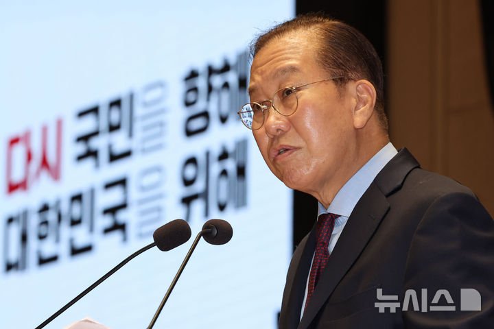 [서울=뉴시스] 권창회 기자 = 권영세 국민의힘 비상대책위원장이 5일 서울 여의도 국회에서 열린 의원총회에서 발언을 하고 있다. 2025.05.05. kch0523@newsis.com