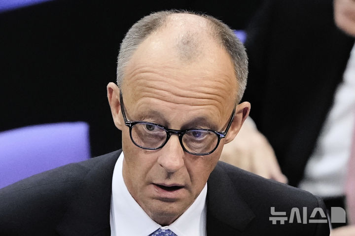 [베를린=AP/뉴시스] 프리드리히 메르츠 독일 기독민주당 대표가 6일(현지 시간) 독일 베를린 연방의회에서 열린 총리 투표에서 6표 차로 선출에 실패했다. 2025.04.06.