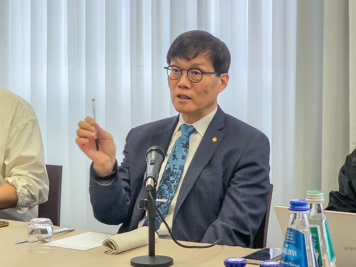 이창용 한은 총재는 5일(현지시간) 오전 아시아개발은행(ADB) 연차 총회 참석차 방문한 이탈리아 밀라노에서 국내 기자단과 간담회를 가졌다.(사진제공=한국은행) *재판매 및 DB 금지