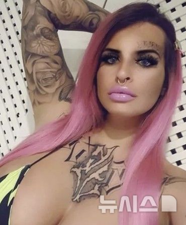 [서울=뉴시스]신체변형 전 톡시(Toxxi)의 모습.(사진=Jam Press) 