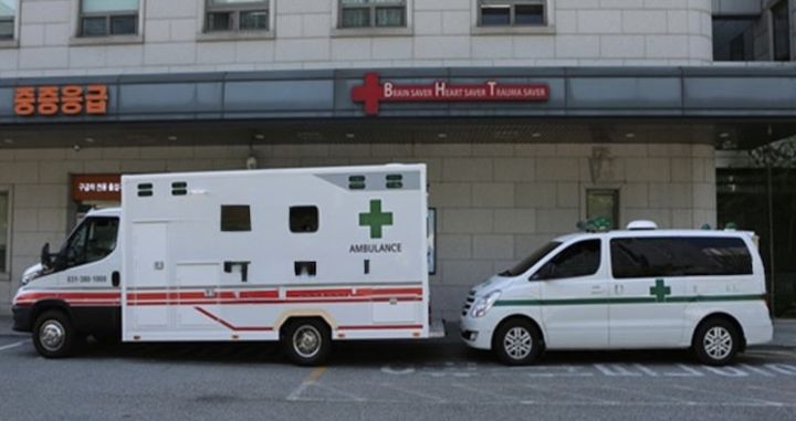 [안동=뉴시스] 중증환자 전담구급차(왼쪽). 사진=경북도 제공) 2025.05.06 photo@newsis.com *재판매 및 DB 금지