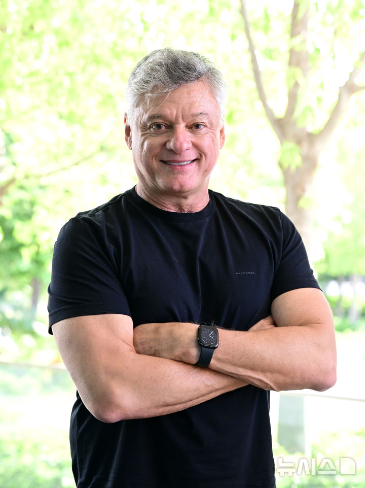 [서울=뉴시스]남자배구 대한항공 헤난 감독. (사진=KOVO 제공)