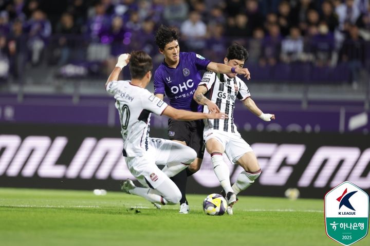 [안양=뉴시스]안양과 서울의 연고 더비. (사진=한국프로축구연맹 제공)