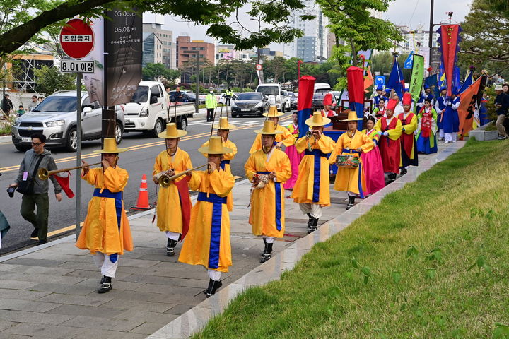 [진주=뉴시스]‘제24회 진주논개제’ 거리행진.(사진=진주시 제공).2025.05.07.photo@newsis.com *재판매 및 DB 금지