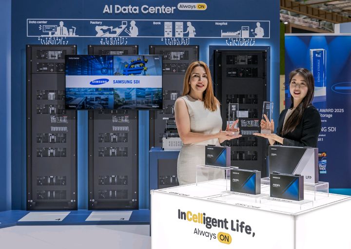 [서울=뉴시스] 삼성SDI가 '인터배터리 유럽 2025' 부스에 전시 중인 '어워드 위너' 선정 제품의 모습. (사진=삼성SDI 제공) 2025.5.7. photo@newsis.com *재판매 및 DB 금지