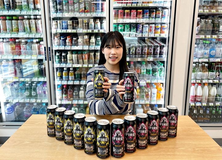 [서울=뉴시스] 편의점 CU가 최근 고물가 시대에 거거익선을 추구하는 음료 시장 트렌드에 발맞춰 대용량 에너지 음료를 출시했다고 7일 밝혔다. (사진=BGF리테일 제공) *재판매 및 DB 금지