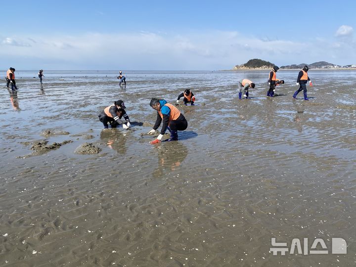 [서울=뉴시스] 직장인 주말 귀어탐색 과정 1차 현장 교육.