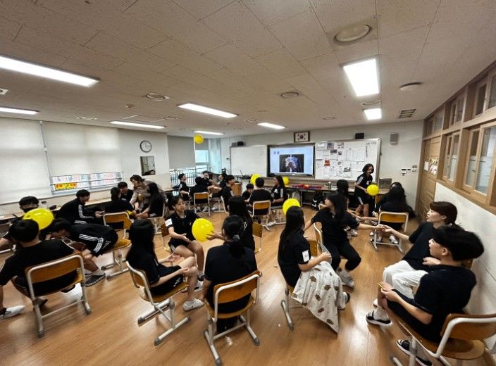 [세종=뉴시스] 학급 관계회복을 위한 세종시교육청 '찾아가는 아람두리' 집단 상담 운영 모습.(사진=세종시교육청 제공).2025.05.07. photo@newsis.com *재판매 및 DB 금지