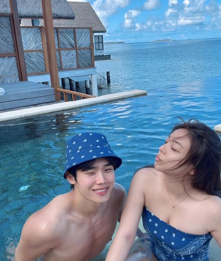 [서울=뉴시스] 왼쪽부터 최시훈, 에일리. (사진=에일리 인스타그램 캡처) 2025.05.07. photo@newsis.com *재판매 및 DB 금지