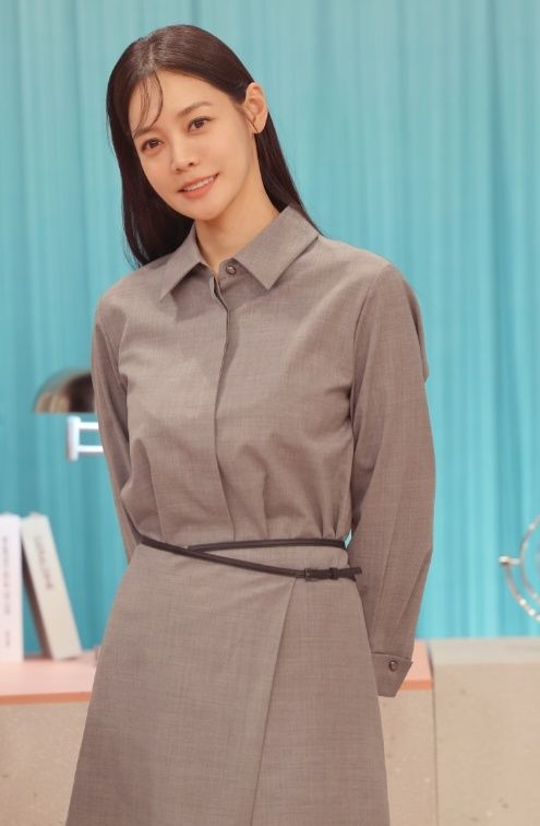 [서울=뉴시스] 안현모가 SBS 신규 프로그램 '사피엔스 클럽'에서 그레이톤 착장을 선보였다. (사진=에스팀 엔터테인먼트 인스타그램 갈무리) 2025.05.07 *재판매 및 DB 금지