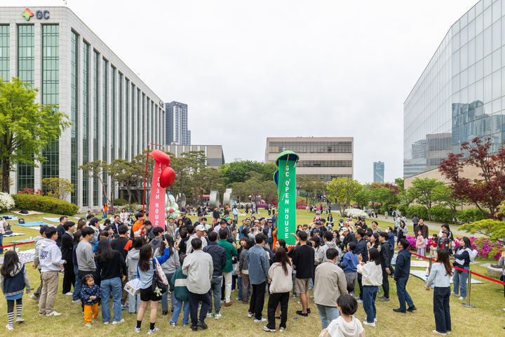 [서울=뉴시스] GC녹십자그룹이 가정의 달 5월을 맞아 전 계열사 임직원 가족들을 초청해 상호 유대감을 강화하고 소통하는 시간을 마련했다. (사진=GC 제공) 2025.05.07. photo@newsis.com *재판매 및 DB 금지
