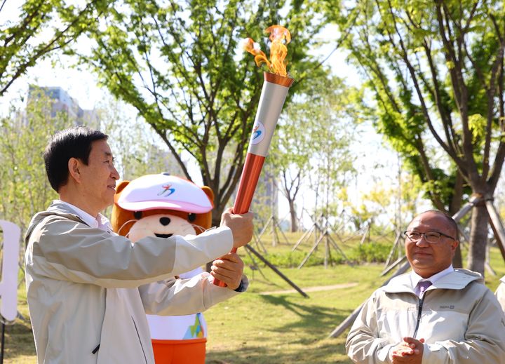충주 어린이 '숲의 요정' 충북도민체전 성화 채화