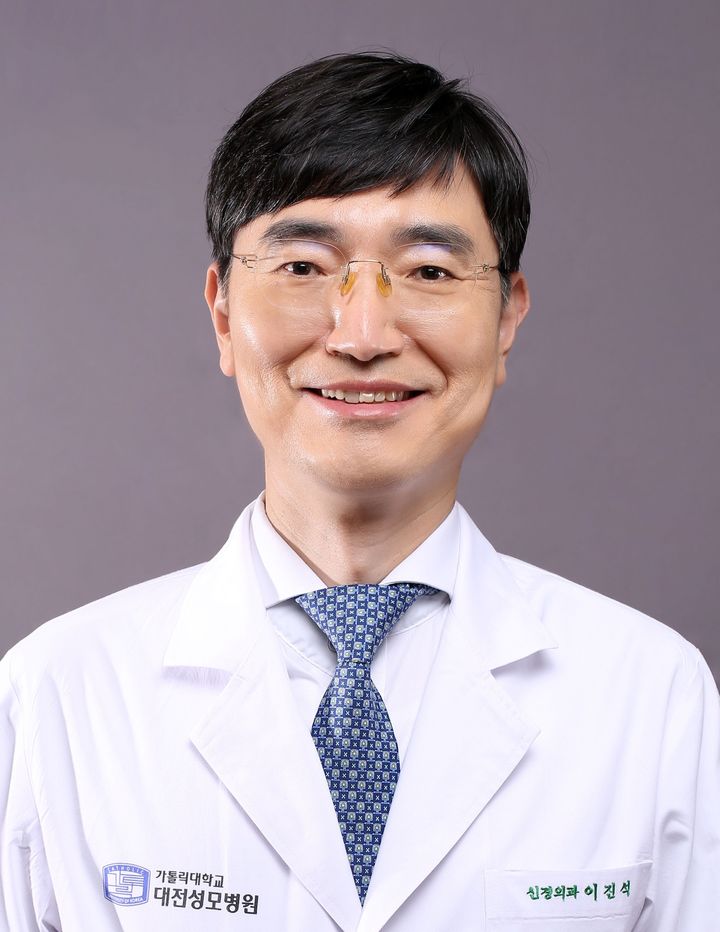 [대전=뉴시스] 대전성모병원 신경외과 이진석 교수.(사진=대전성모병원 제공) 2025.05.07. photo@newsis.com *재판매 및 DB 금지