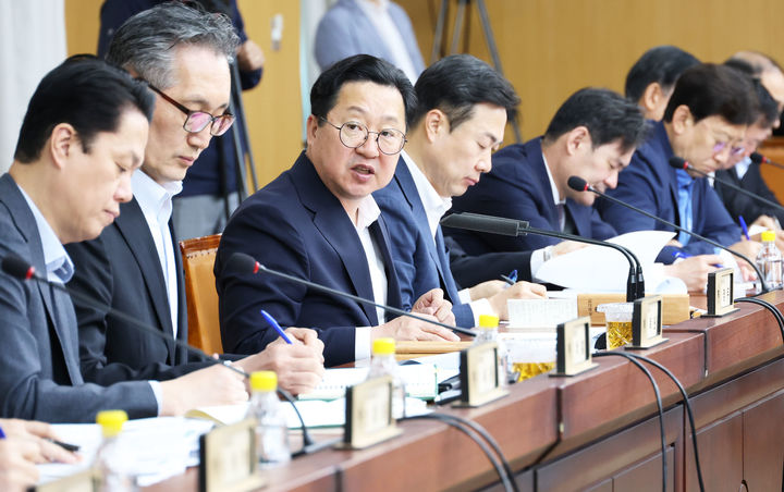 [대전=뉴시스]이장우 대전시장이 7일 대전시청 대회의실에서 확대간부회의를 주재하고 있다. (사진=대전시 제공) 2025. 05. 07 photo@newsis.com *재판매 및 DB 금지