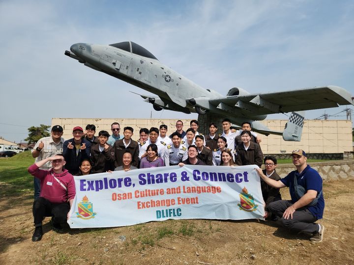 언어·문화 교류 프로그램 참여자들이 단체 기념사진을 찍고 있다. (사진=한성대 제공) *재판매 및 DB 금지