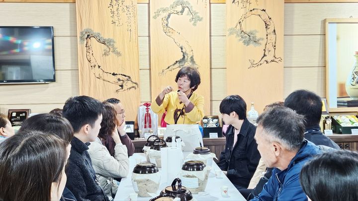 [함양=뉴시스] 함양군 2025년 경남 무형유산 송순주 공개행사 (사진=함양군 제공) 2025. 05. 07. photo@newsis.com *재판매 및 DB 금지