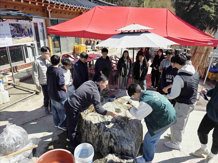 [함양=뉴시스] 함양군 한지 문화 체험 (사진=함양군 제공) 2025. 05. 07. photo@newsis.com *재판매 및 DB 금지