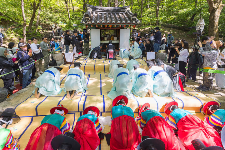 [강릉=뉴시스] 지난해 강릉단오제 대관령산신제 모습.(사진=강릉단오제위원회 제공)photo@newsis.com *재판매 및 DB 금지