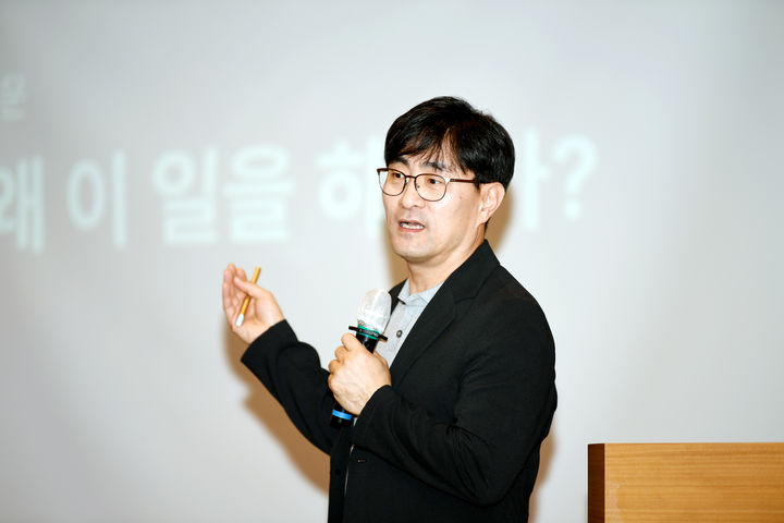 구범준 PD가 국민대에서 특강을 진행하고 있다. (사진=국민대 제공) *재판매 및 DB 금지